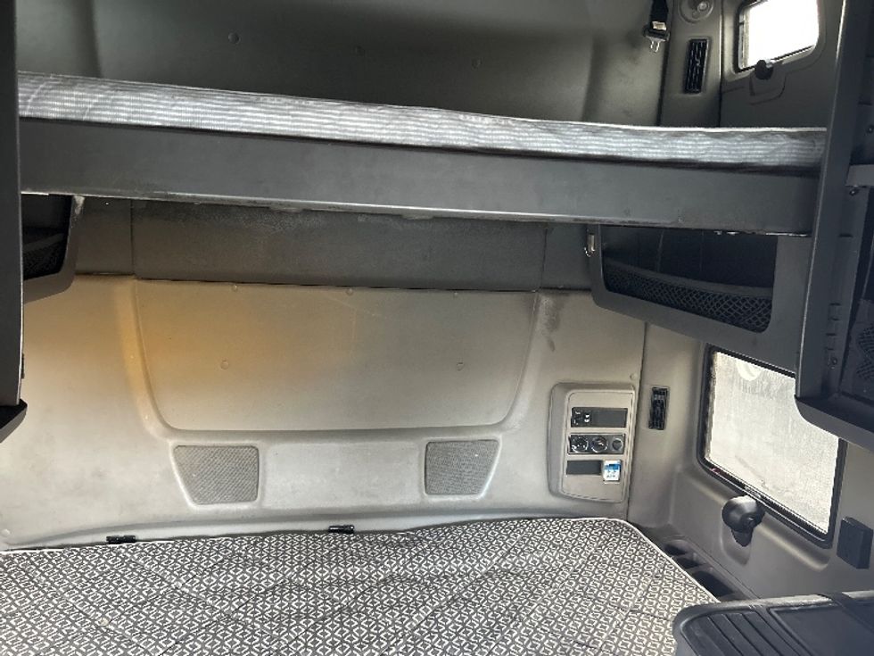 Sleeper Tractor-Heavy Duty Tractors-International-2020-LT625-Sparks-NV-558,566\n\t\tmiles-$ 44,500 - Image 16