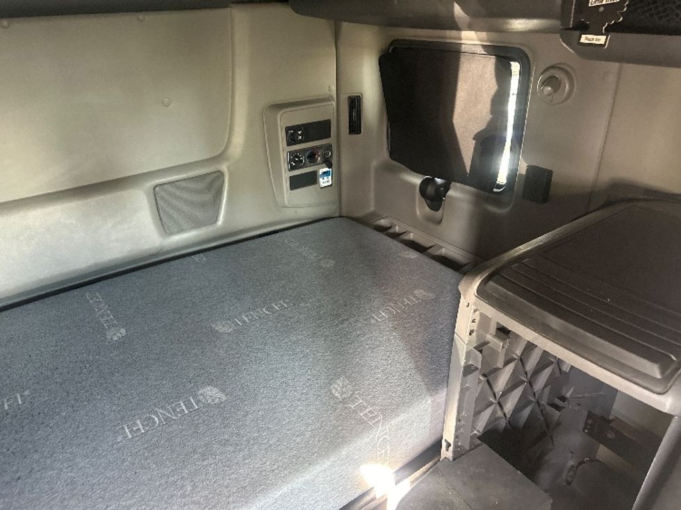 Sleeper Tractor-Heavy Duty Tractors-International-2020-LT625-Sparks-NV-628,350\n\t\tmiles-$ 38,750 - Image 17