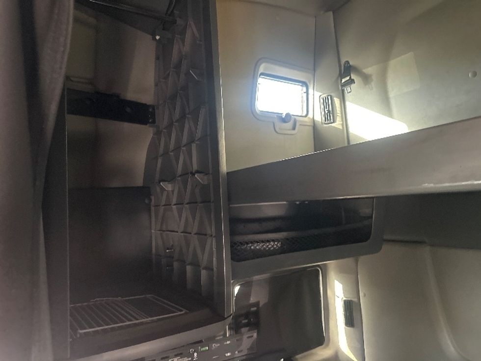 Sleeper Tractor-Heavy Duty Tractors-International-2020-LT625-Sparks-NV-628,350\n\t\tmiles-$ 38,750 - Image 19