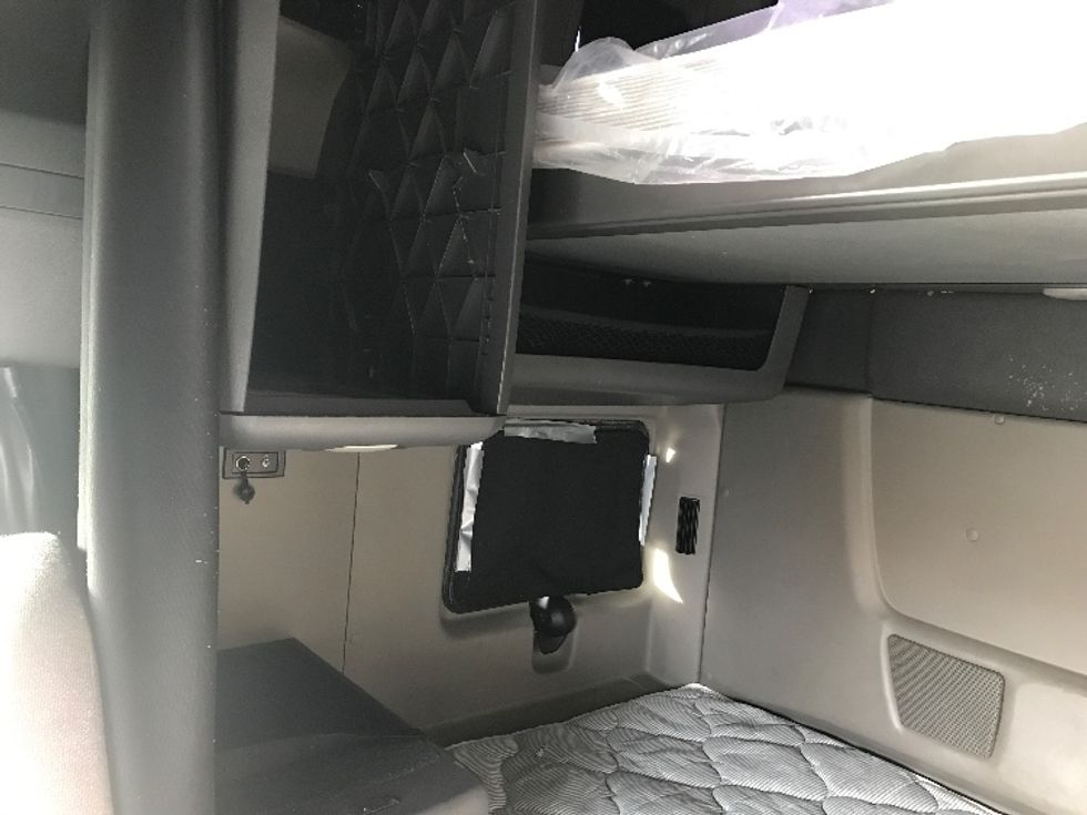 Sleeper Tractor-Heavy Duty Tractors-International-2020-LT625-Spokane Valley-WA-427,154\n\t\tmiles-$ 56,500 - Image 19