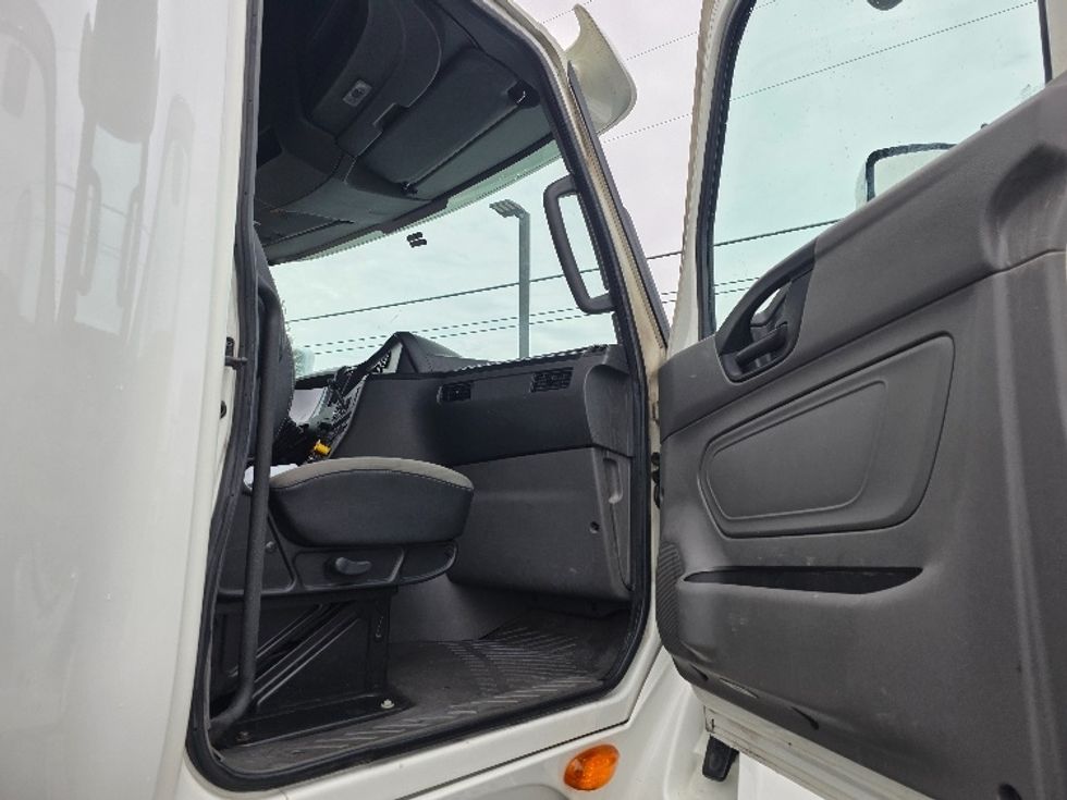 Sleeper Tractor-Heavy Duty Tractors-International-2020-LT625-Spokane Valley-WA-436,707\n\t\tmiles-$ 44,250 - Image 13