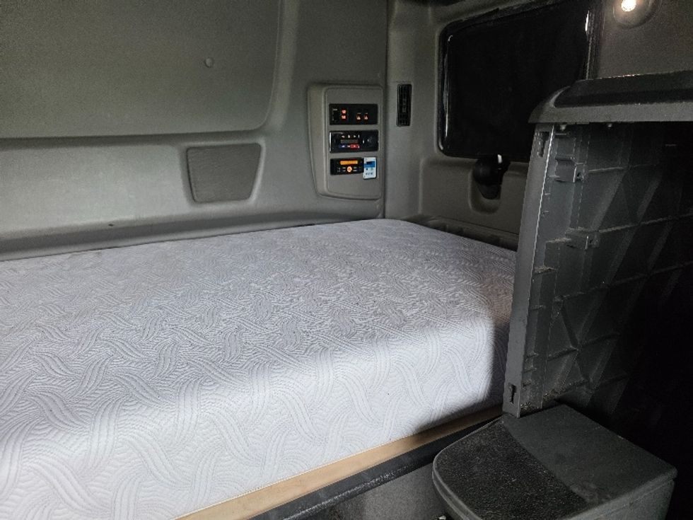 Sleeper Tractor-Heavy Duty Tractors-International-2020-LT625-Spokane Valley-WA-436,707\n\t\tmiles-$ 44,250 - Image 16