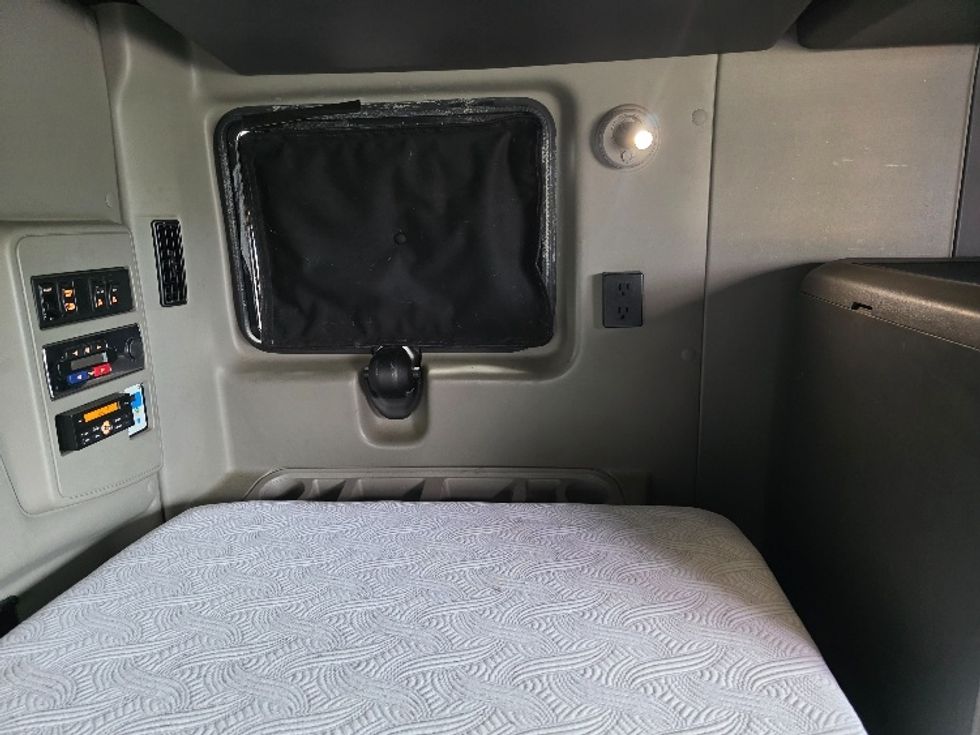 Sleeper Tractor-Heavy Duty Tractors-International-2020-LT625-Spokane Valley-WA-436,707\n\t\tmiles-$ 44,250 - Image 17