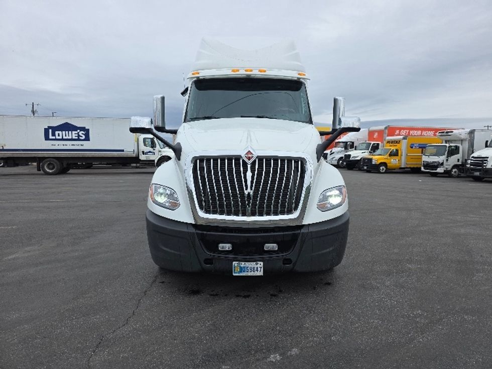 Sleeper Tractor-Heavy Duty Tractors-International-2020-LT625-Spokane Valley-WA-436,707\n\t\tmiles-$ 44,250 - Image 2