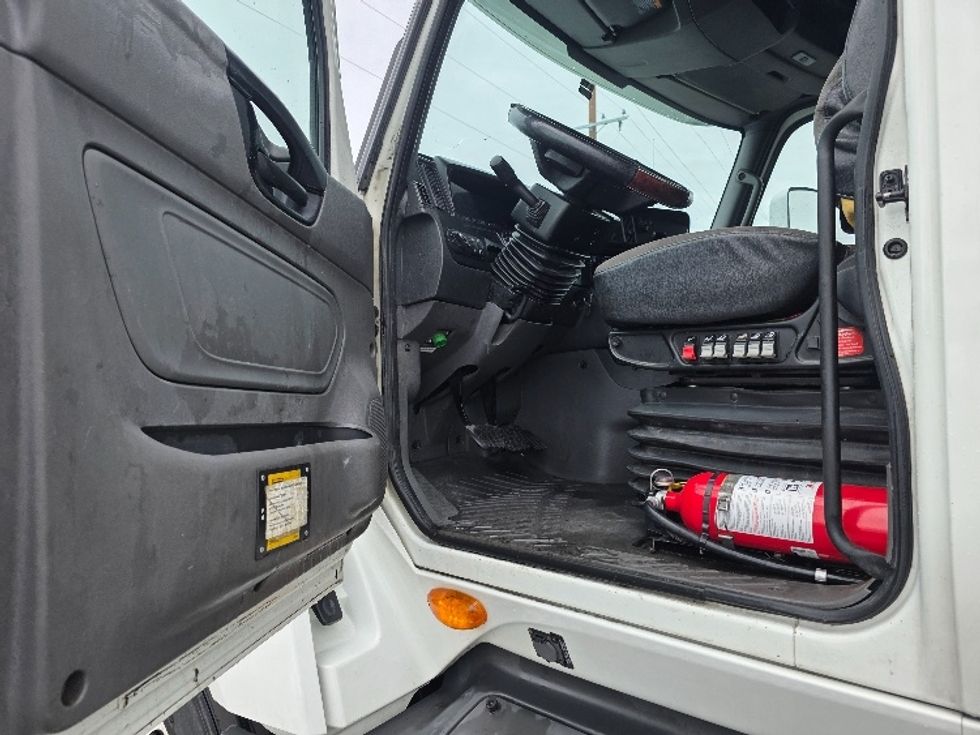 Sleeper Tractor-Heavy Duty Tractors-International-2020-LT625-Spokane Valley-WA-436,707\n\t\tmiles-$ 44,250 - Image 9