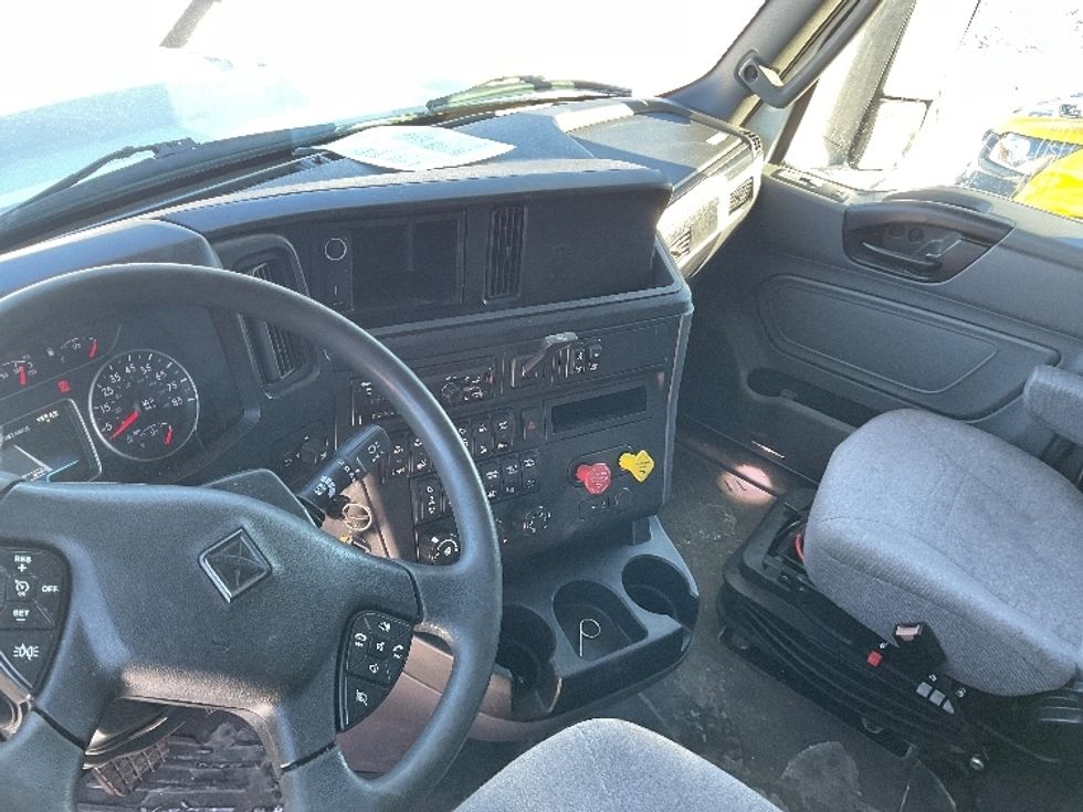 Sleeper Tractor-Heavy Duty Tractors-International-2020-LT625-Sturtevant-WI-496,395\n\t\tmiles-$ 39,000 - Image 10