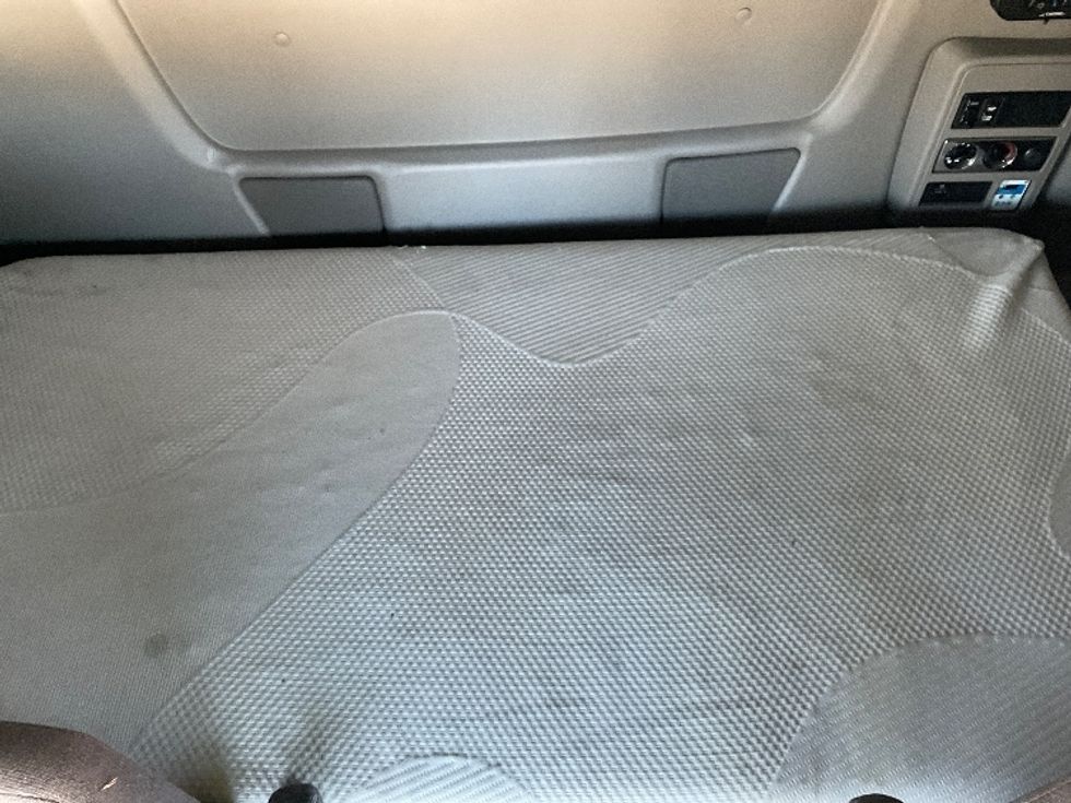 Sleeper Tractor-Heavy Duty Tractors-International-2020-LT625-Sturtevant-WI-496,395\n\t\tmiles-$ 39,000 - Image 17