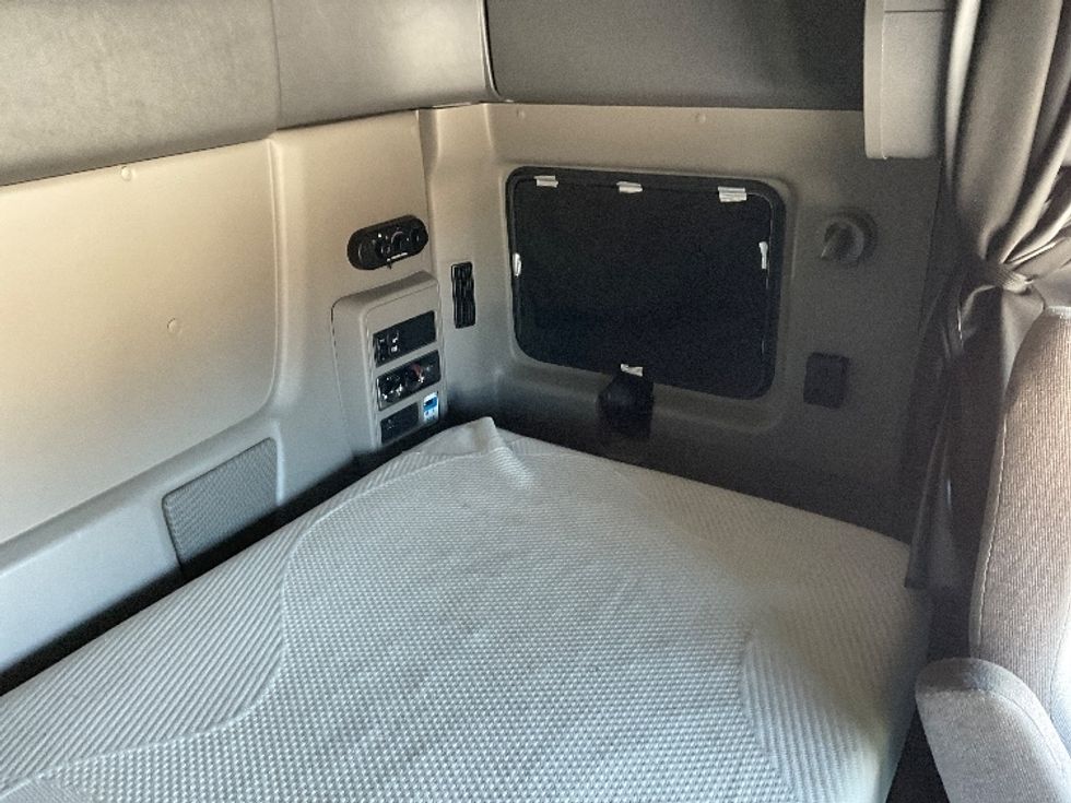 Sleeper Tractor-Heavy Duty Tractors-International-2020-LT625-Sturtevant-WI-496,395\n\t\tmiles-$ 39,000 - Image 18