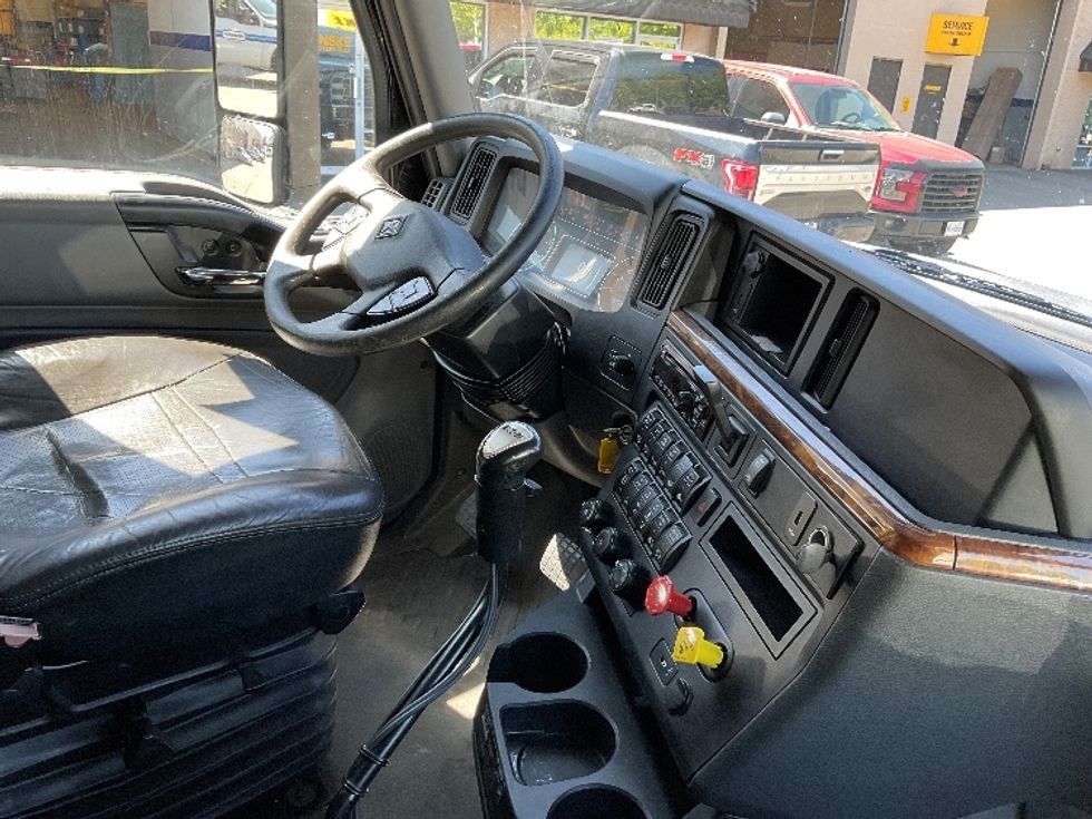Sleeper Tractor-Heavy Duty Tractors-International-2020-LT625-Surrey-BC-417,599\n\t\tkm-$ 73,250 - Image 15