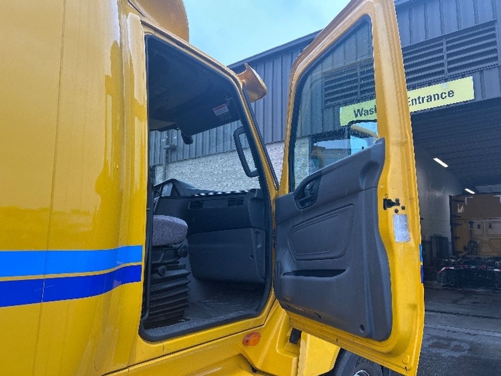 Sleeper Tractor-Heavy Duty Tractors-International-2020-LT625-Swedesboro-NJ-435,261\n\t\tmiles-$ 49,500 - Image 13