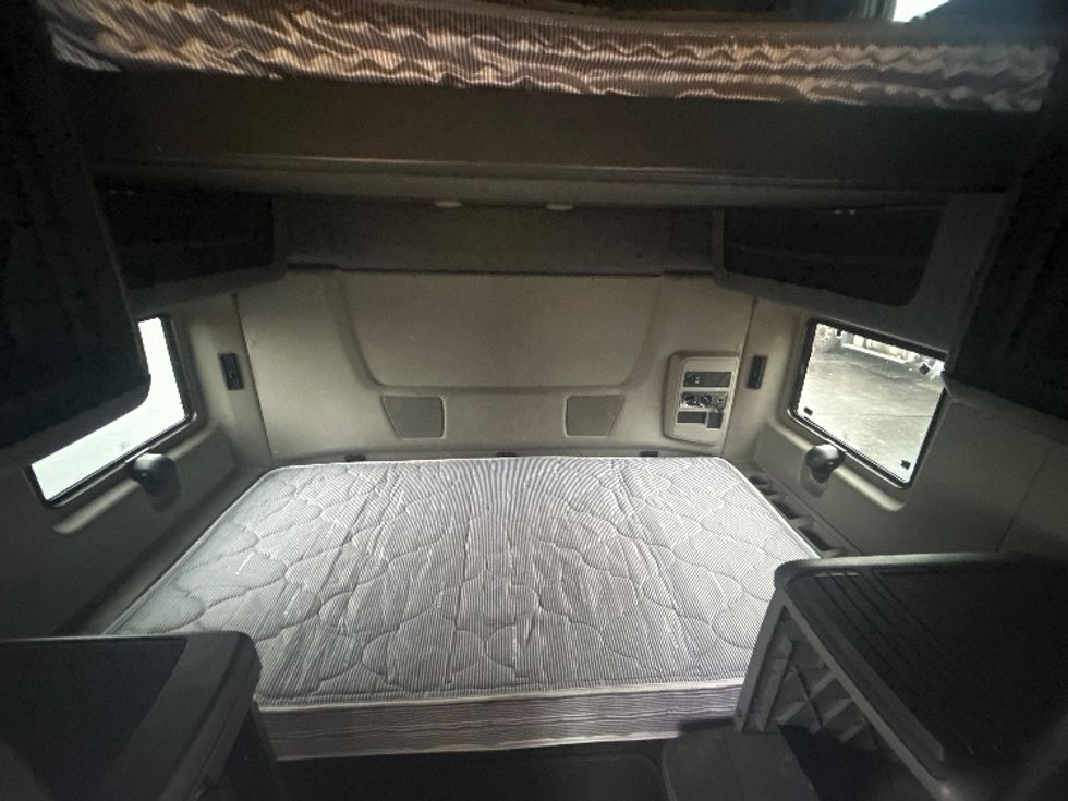 Sleeper Tractor-Heavy Duty Tractors-International-2020-LT625-Swedesboro-NJ-435,261\n\t\tmiles-$ 49,500 - Image 16