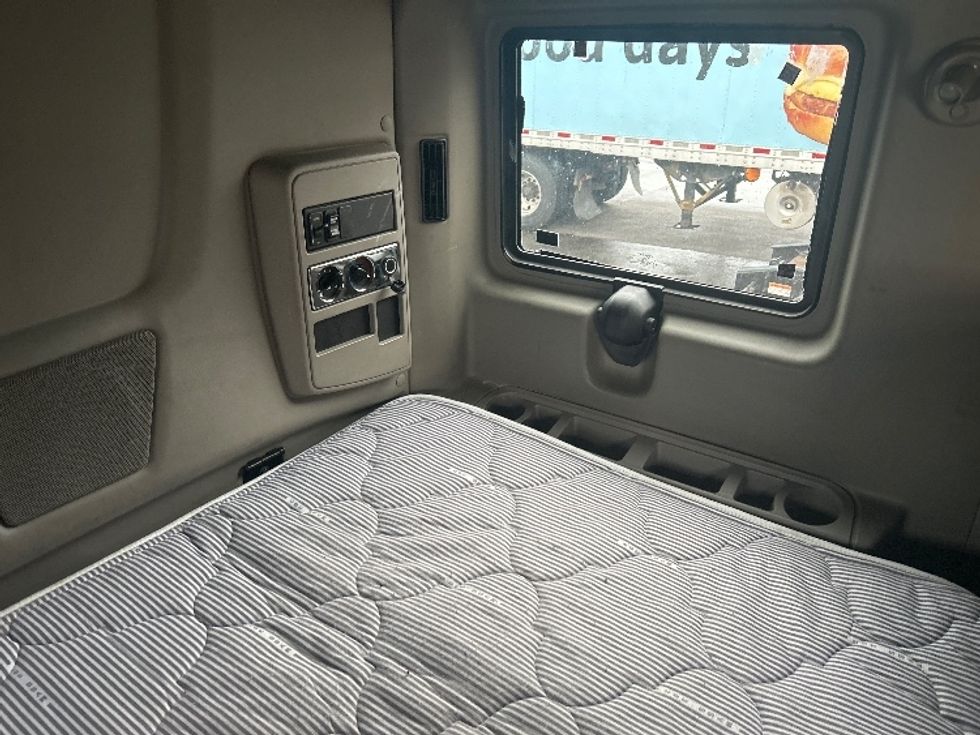 Sleeper Tractor-Heavy Duty Tractors-International-2020-LT625-Swedesboro-NJ-435,261\n\t\tmiles-$ 49,500 - Image 17