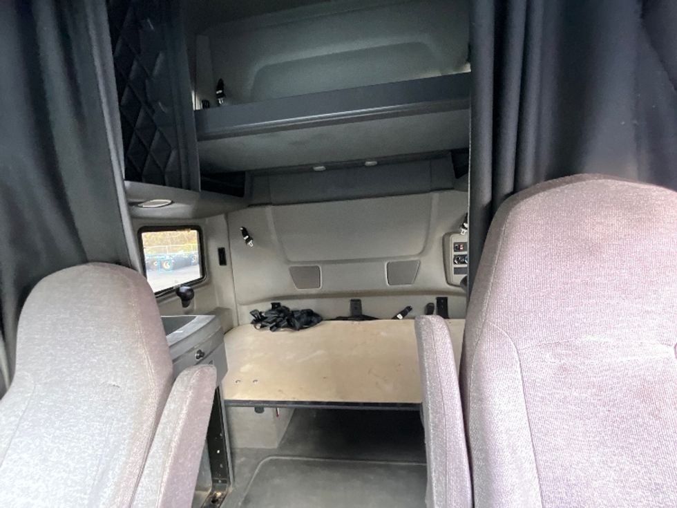 Sleeper Tractor-Heavy Duty Tractors-International-2020-LT625-Swedesboro-NJ-439,558\n\t\tmiles-$ 48,000 - Image 16