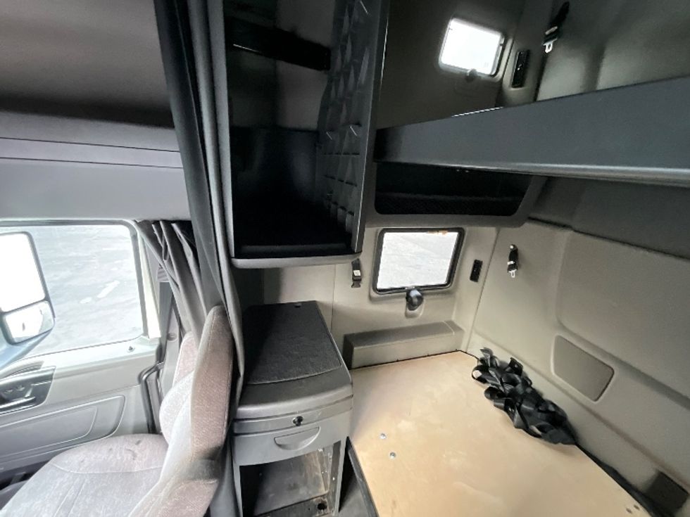 Sleeper Tractor-Heavy Duty Tractors-International-2020-LT625-Swedesboro-NJ-439,558\n\t\tmiles-$ 48,000 - Image 18