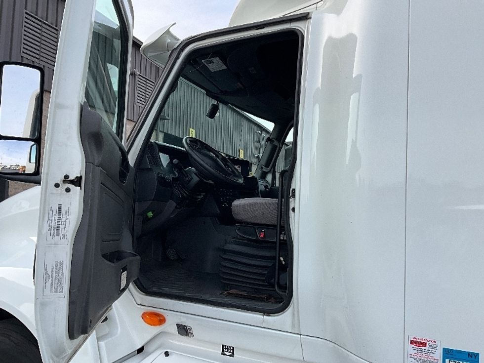 Sleeper Tractor-Heavy Duty Tractors-International-2020-LT625-Swedesboro-NJ-441,255\n\t\tmiles-$ 39,500 - Image 9