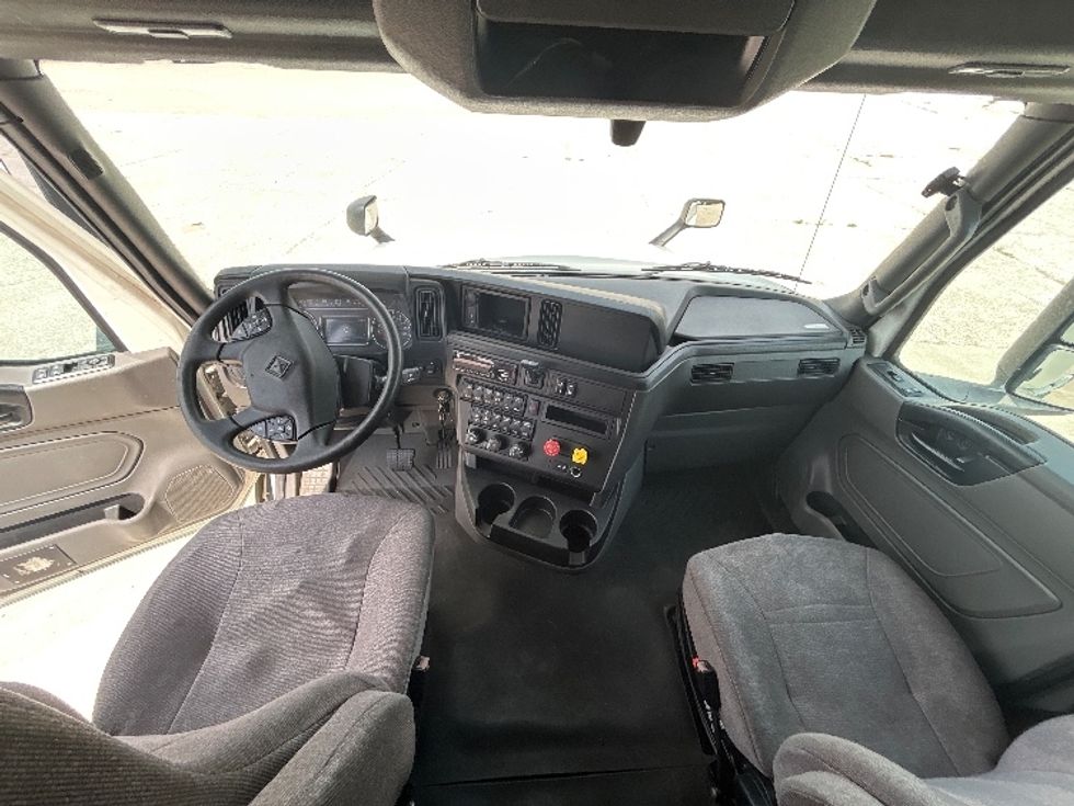 Sleeper Tractor-Heavy Duty Tractors-International-2020-LT625-Tampa-FL-336,220\n\t\tmiles-$ 60,250 - Image 12