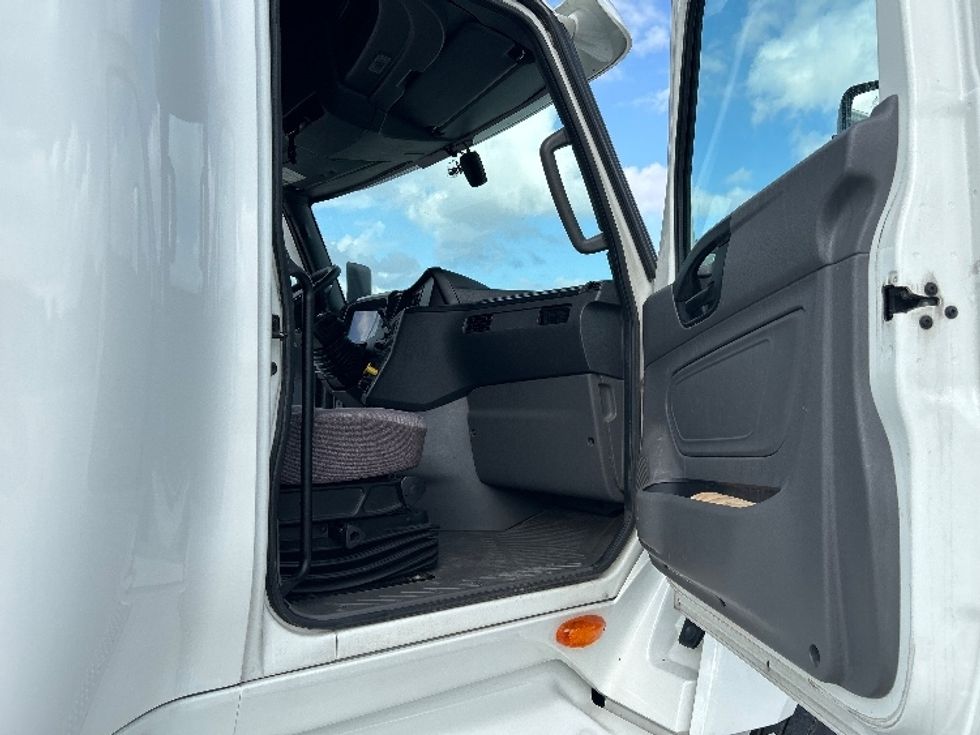 Sleeper Tractor-Heavy Duty Tractors-International-2020-LT625-Tampa-FL-367,608\n\t\tmiles-$ 58,250 - Image 13