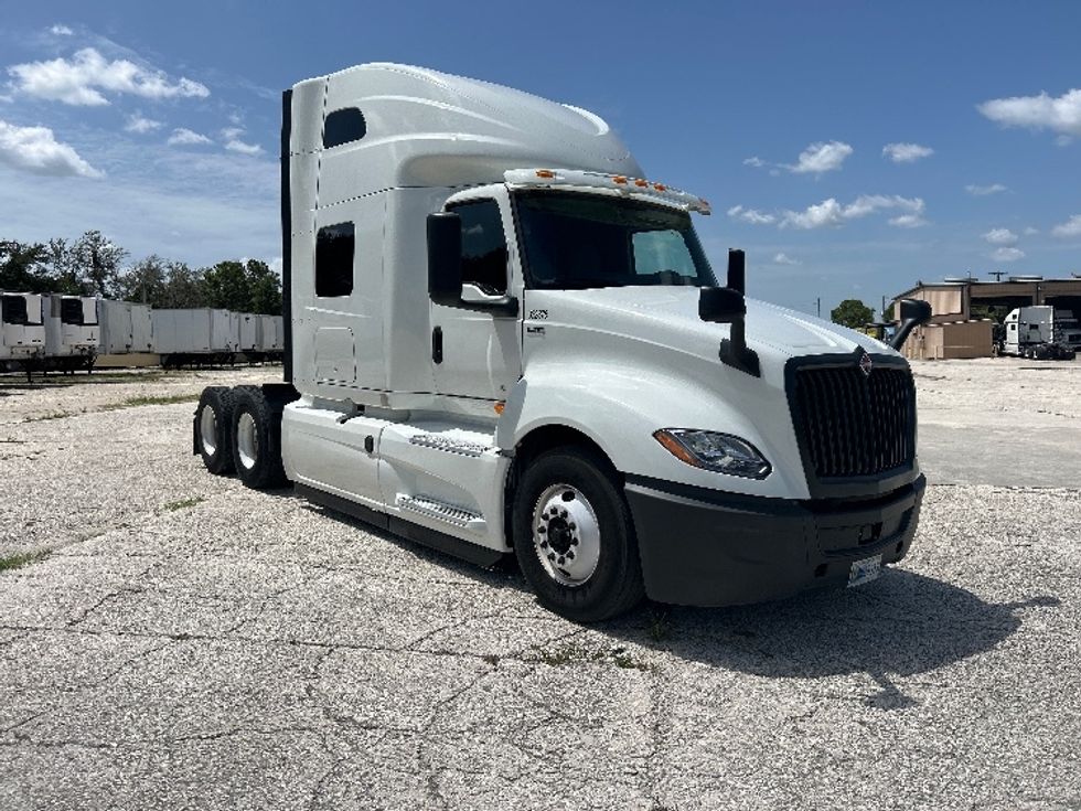 Sleeper Tractor-Heavy Duty Tractors-International-2020-LT625-Tampa-FL-399,716\n\t\tmiles-$ 56,250 - Image 1