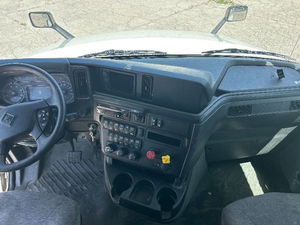 Sleeper Tractor-Heavy Duty Tractors-International-2020-LT625-Tampa-FL-399,716\n\t\tmiles-$ 56,250 - Image 12