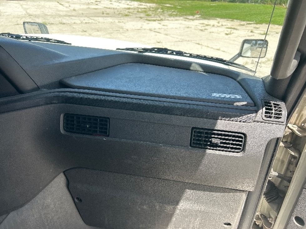 Sleeper Tractor-Heavy Duty Tractors-International-2020-LT625-Tampa-FL-399,716\n\t\tmiles-$ 56,250 - Image 14