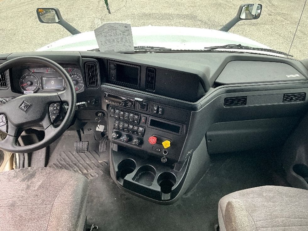 Sleeper Tractor-Heavy Duty Tractors-International-2020-LT625-Tampa-FL-416,935\n\t\tmiles-$ 55,250 - Image 12
