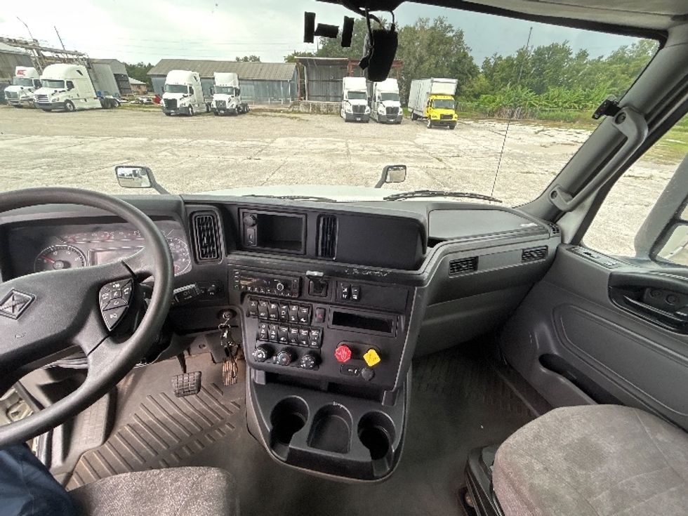 Sleeper Tractor-Heavy Duty Tractors-International-2020-LT625-Tampa-FL-423,738\n\t\tmiles-$ 54,750 - Image 12