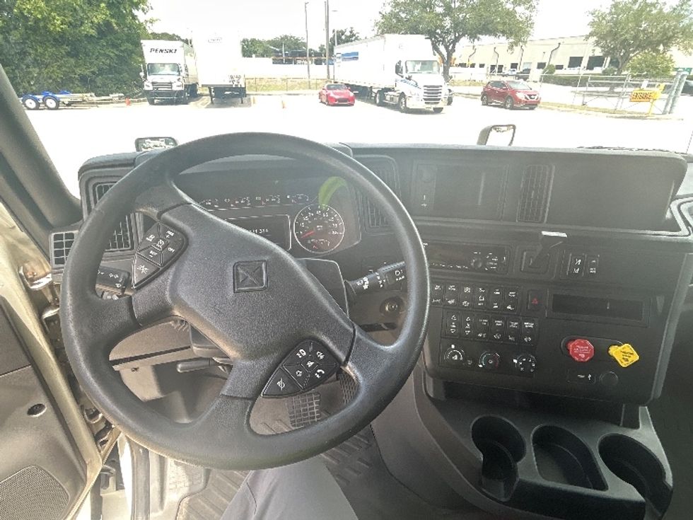Sleeper Tractor-Heavy Duty Tractors-International-2020-LT625-Tampa-FL-475,287\n\t\tmiles-$ 53,500 - Image 11