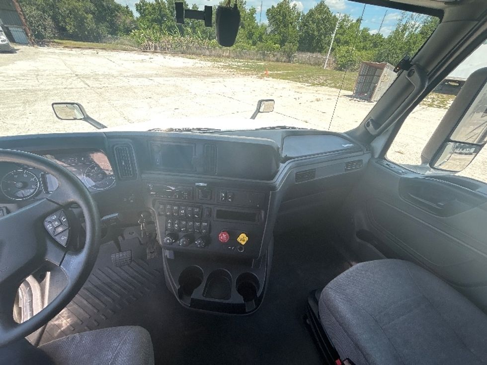 Sleeper Tractor-Heavy Duty Tractors-International-2020-LT625-Tampa-FL-540,472\n\t\tmiles-$ 48,750 - Image 12
