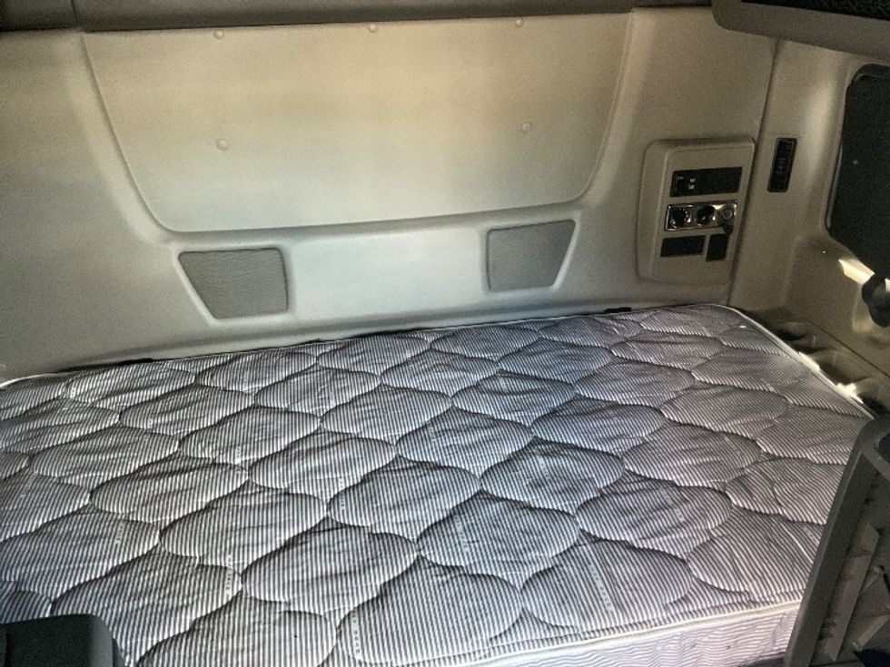 Sleeper Tractor-Heavy Duty Tractors-International-2020-LT625-Tampa-FL-583,128\n\t\tmiles-$ 41,500 - Image 16