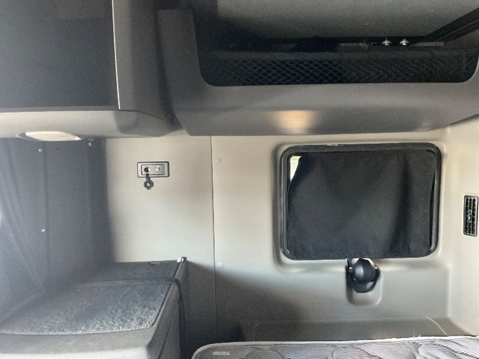 Sleeper Tractor-Heavy Duty Tractors-International-2020-LT625-Tampa-FL-583,128\n\t\tmiles-$ 41,500 - Image 19