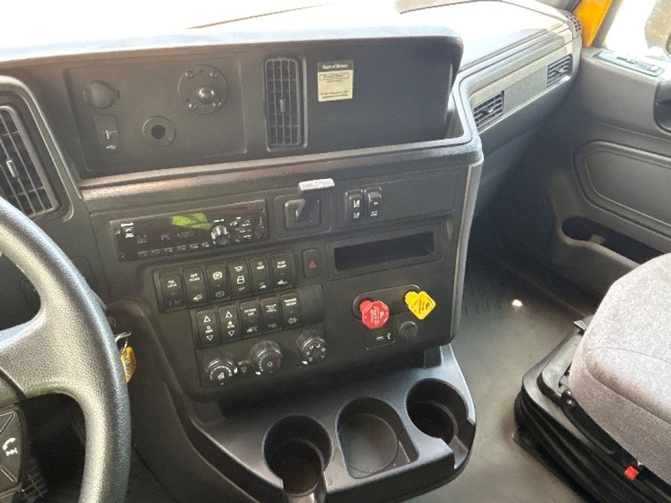 Sleeper Tractor-Heavy Duty Tractors-International-2020-LT625-Torrance-CA-404,258\n\t\tmiles-$ 47,250 - Image 12