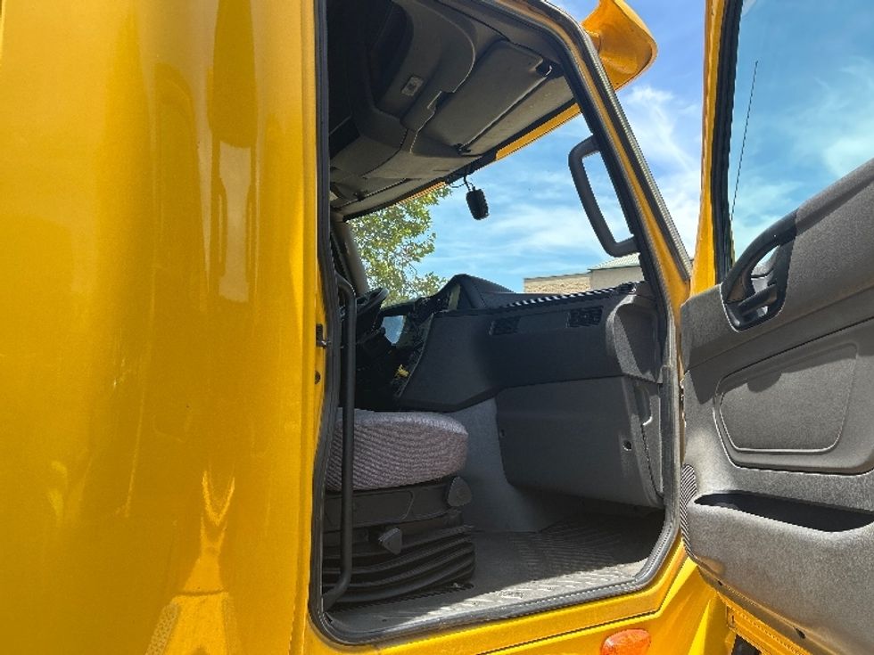 Sleeper Tractor-Heavy Duty Tractors-International-2020-LT625-Torrance-CA-404,258\n\t\tmiles-$ 47,250 - Image 13