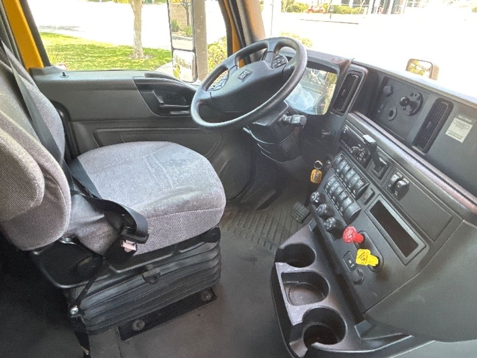 Sleeper Tractor-Heavy Duty Tractors-International-2020-LT625-Torrance-CA-404,258\n\t\tmiles-$ 47,250 - Image 15