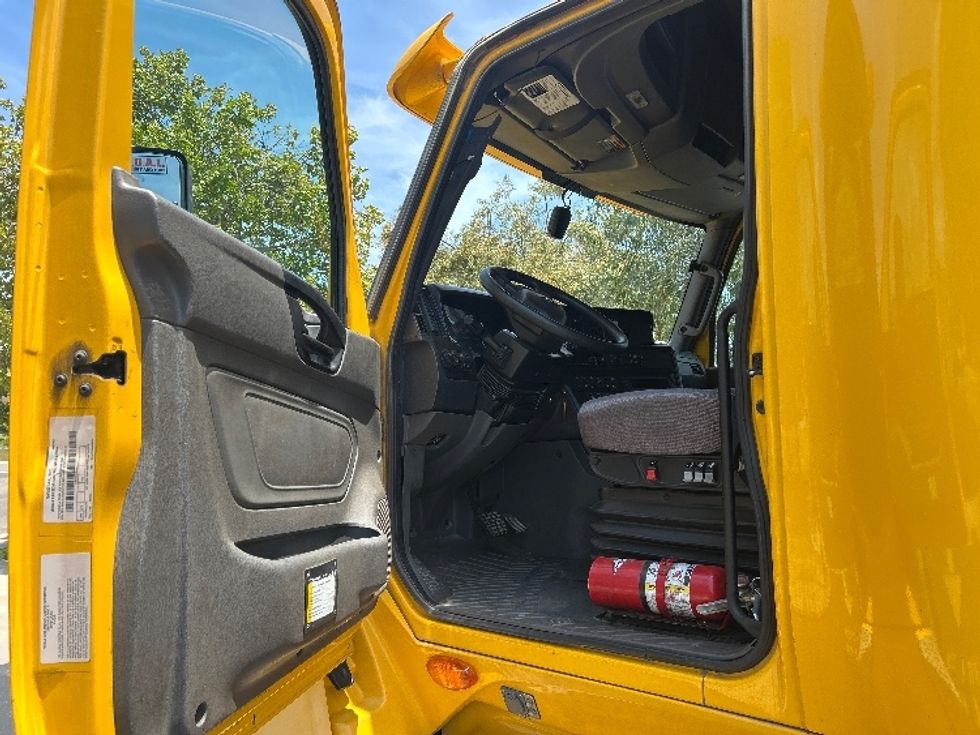 Sleeper Tractor-Heavy Duty Tractors-International-2020-LT625-Torrance-CA-404,258\n\t\tmiles-$ 47,250 - Image 9