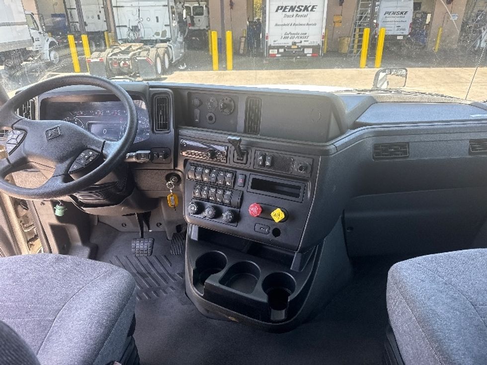Sleeper Tractor-Heavy Duty Tractors-International-2020-LT625-Torrance-CA-488,771\n\t\tmiles-$ 40,500 - Image 12