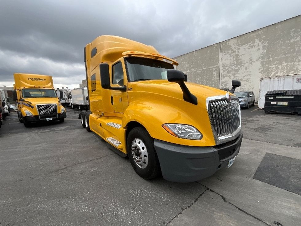 Sleeper Tractor-Heavy Duty Tractors-International-2020-LT625-Torrance-CA-565,220\n\t\tmiles-$ 51,000 - Image 1