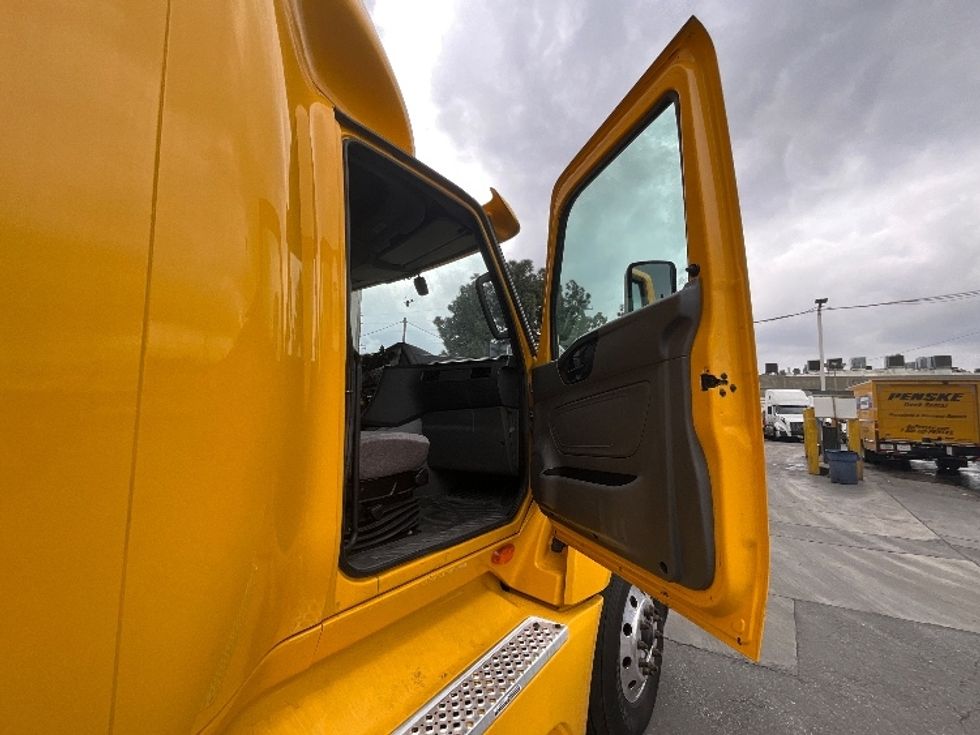 Sleeper Tractor-Heavy Duty Tractors-International-2020-LT625-Torrance-CA-565,220\n\t\tmiles-$ 51,000 - Image 13