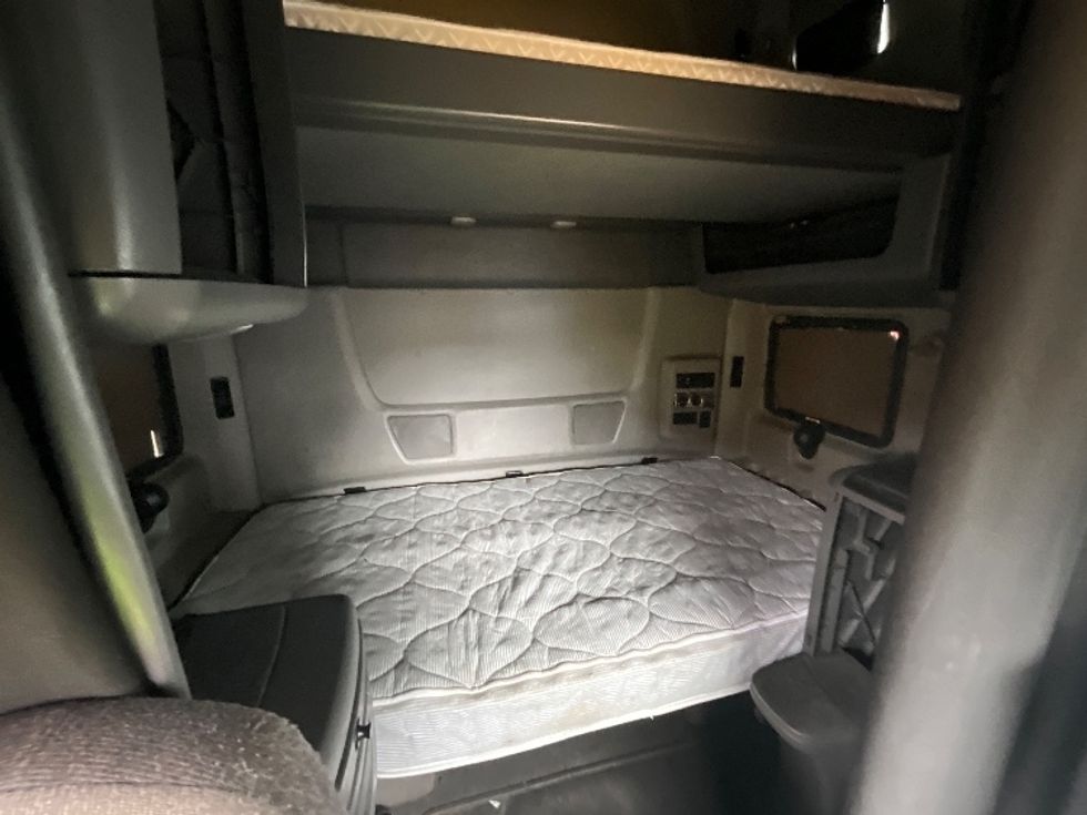 Sleeper Tractor-Heavy Duty Tractors-International-2020-LT625-Torrance-CA-565,220\n\t\tmiles-$ 51,000 - Image 16