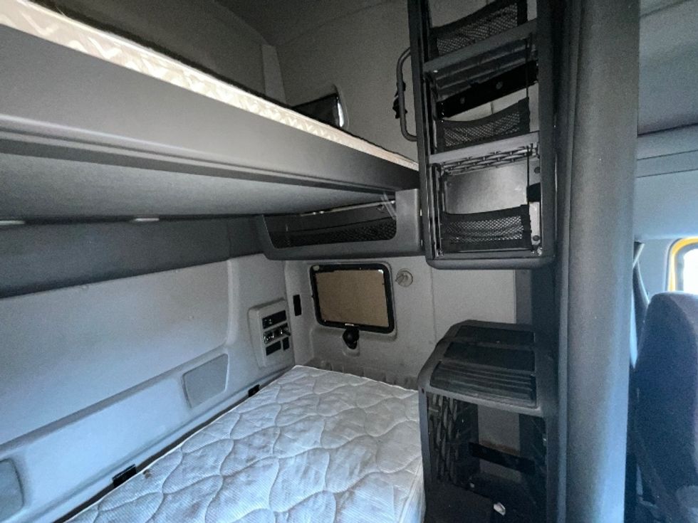 Sleeper Tractor-Heavy Duty Tractors-International-2020-LT625-Torrance-CA-565,220\n\t\tmiles-$ 51,000 - Image 18