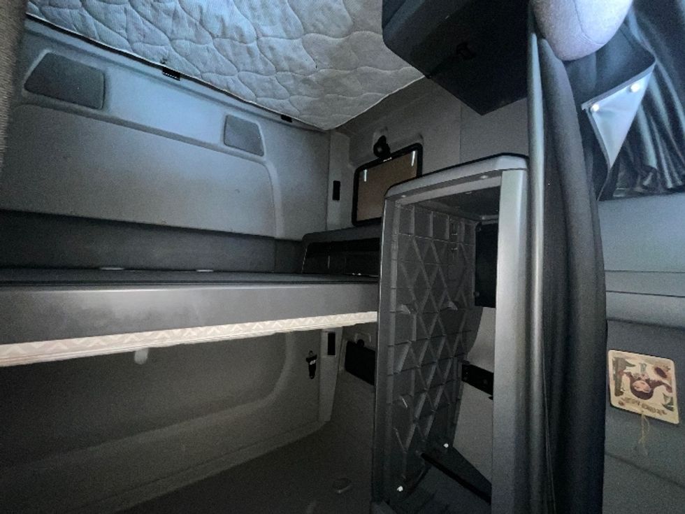 Sleeper Tractor-Heavy Duty Tractors-International-2020-LT625-Torrance-CA-565,220\n\t\tmiles-$ 51,000 - Image 19