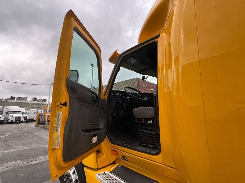 Sleeper Tractor-Heavy Duty Tractors-International-2020-LT625-Torrance-CA-565,220\n\t\tmiles-$ 51,000 - Image 9