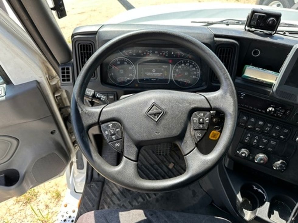 Sleeper Tractor-Heavy Duty Tractors-International-2020-LT625-Valdosta-GA-413,454\n\t\tmiles-$ 51,500 - Image 10