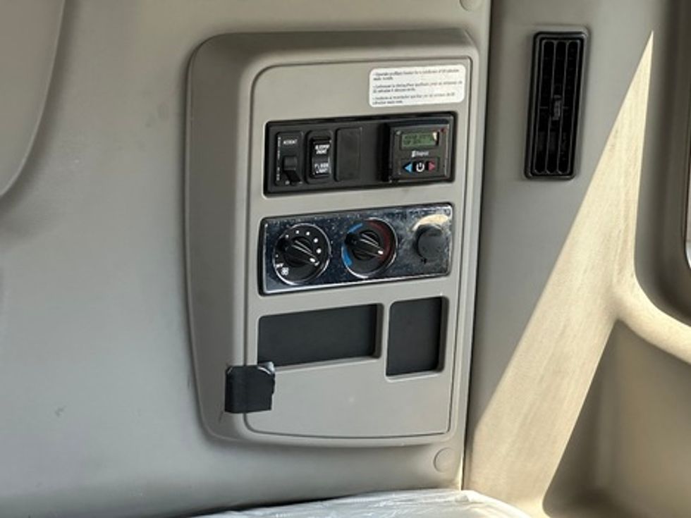 Sleeper Tractor-Heavy Duty Tractors-International-2020-LT625-Valdosta-GA-413,454\n\t\tmiles-$ 51,500 - Image 12