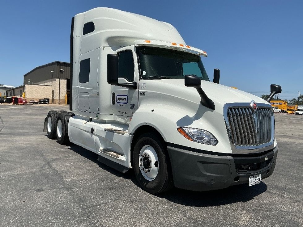 Sleeper Tractor-Heavy Duty Tractors-International-2020-LT625-Waco-TX-571,665\n\t\tmiles-$ 43,500 - Image 1