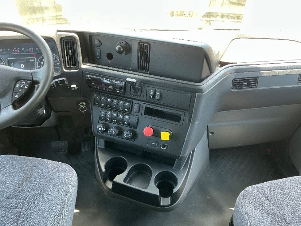 Sleeper Tractor-Heavy Duty Tractors-International-2020-LT625-Waco-TX-571,665\n\t\tmiles-$ 43,500 - Image 12