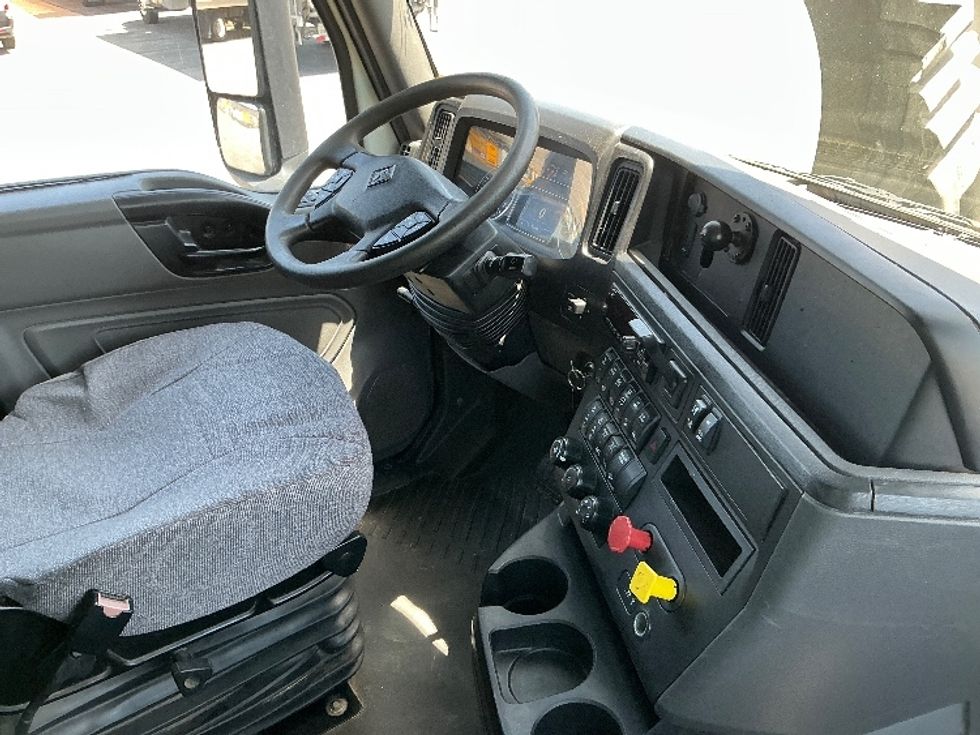 Sleeper Tractor-Heavy Duty Tractors-International-2020-LT625-Waco-TX-571,665\n\t\tmiles-$ 43,500 - Image 15