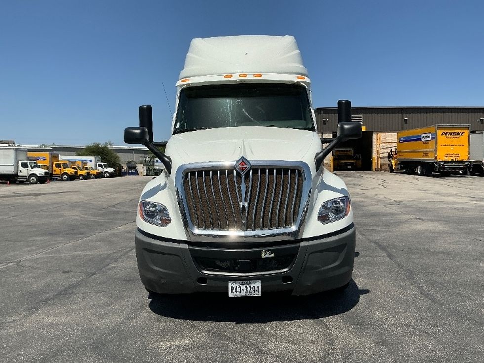 Sleeper Tractor-Heavy Duty Tractors-International-2020-LT625-Waco-TX-571,665\n\t\tmiles-$ 43,500 - Image 2