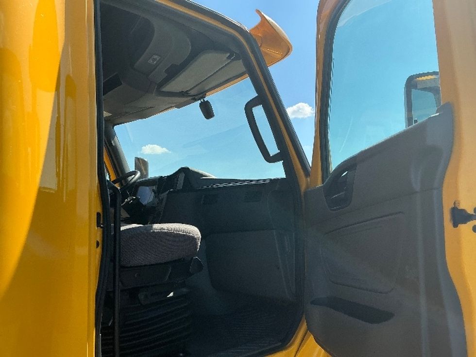 Sleeper Tractor-Heavy Duty Tractors-International-2020-LT625-Waco-TX-573,069\n\t\tmiles-$ 35,000 - Image 13