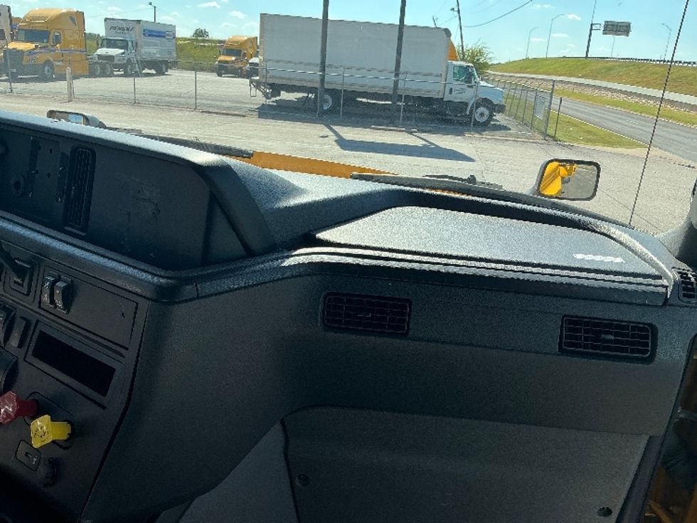 Sleeper Tractor-Heavy Duty Tractors-International-2020-LT625-Waco-TX-573,069\n\t\tmiles-$ 35,000 - Image 14