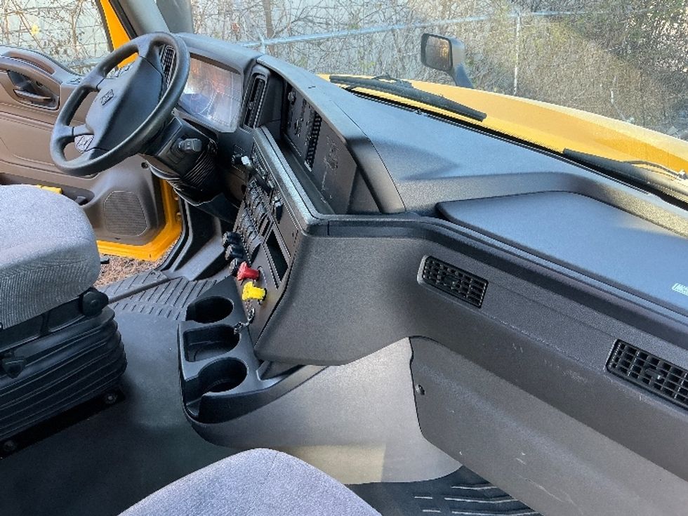 Sleeper Tractor-Heavy Duty Tractors-International-2020-LT625-Waco-TX-573,069\n\t\tmiles-$ 35,000 - Image 15